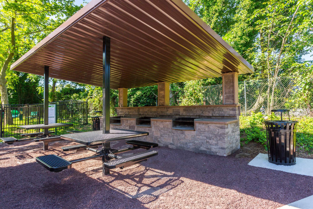 Picnic area at Annen Woods Apartments in Pikesville, Maryland