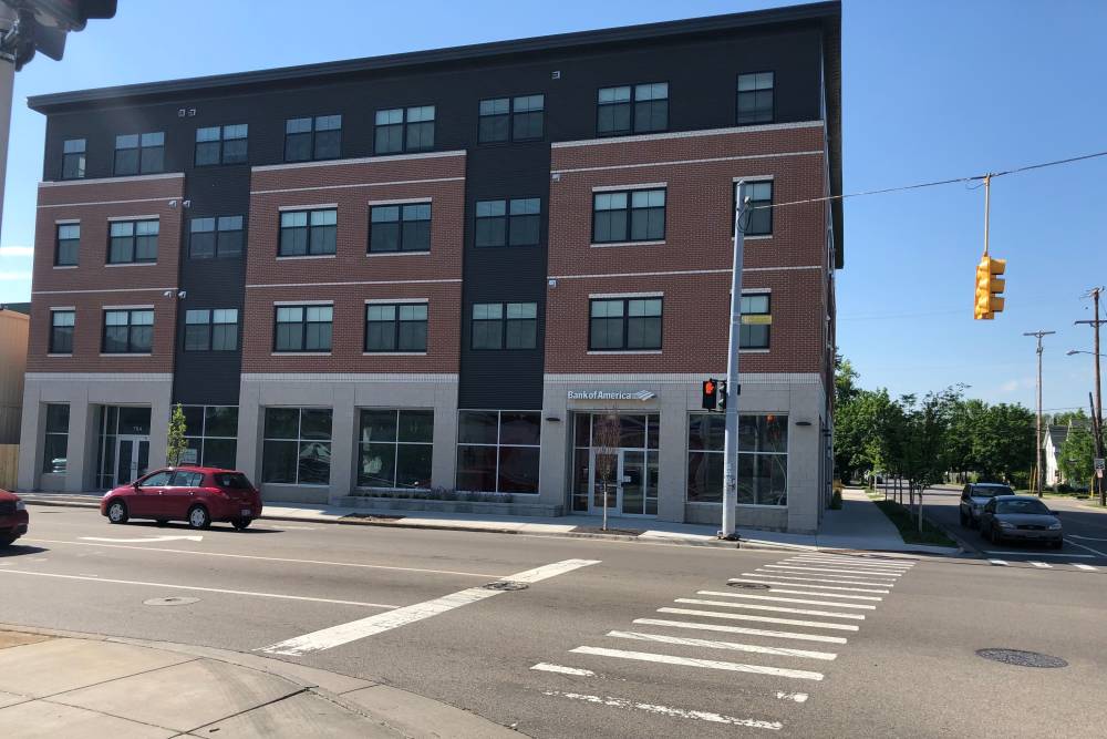 Front view of apartment at Leo and Alpine in Grand Rapids, Michigan