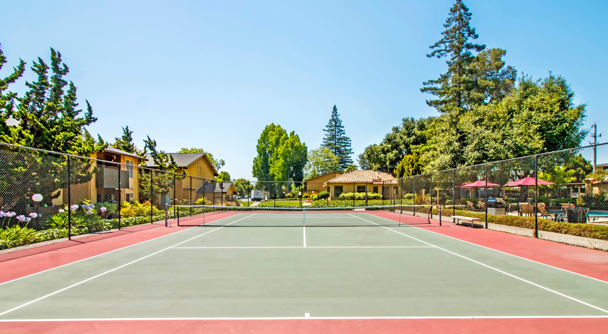 Neighborhood at The Landmark Apartment Homes in Sunnyvale, California