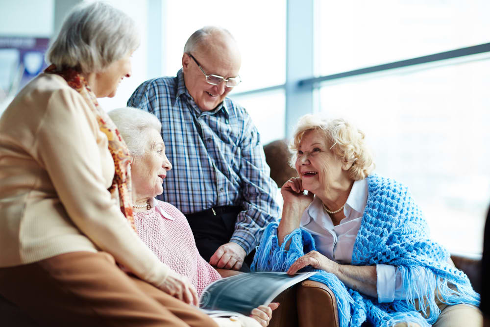 A group of residents talking together at Stoney Brook of Hewitt in Hewitt, Texas