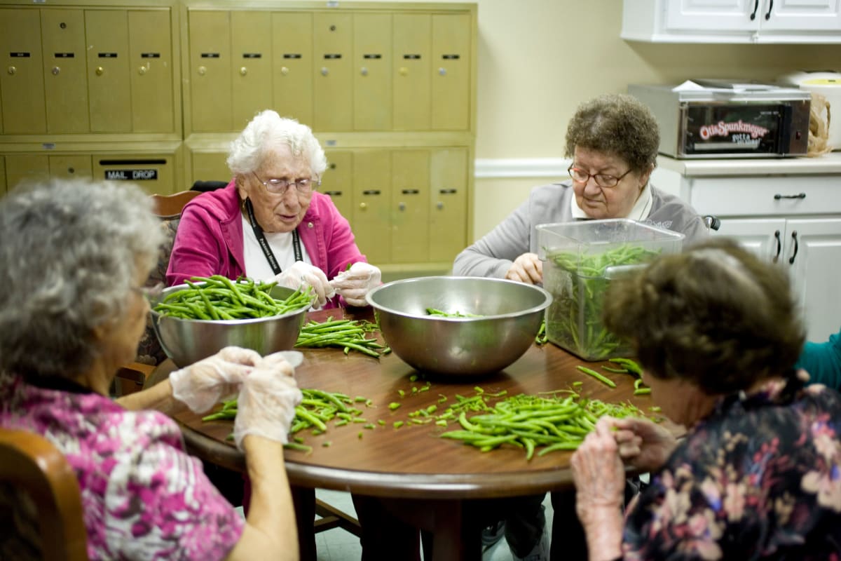 Residents cooking at Parsons House La Porte in La Porte, Texas