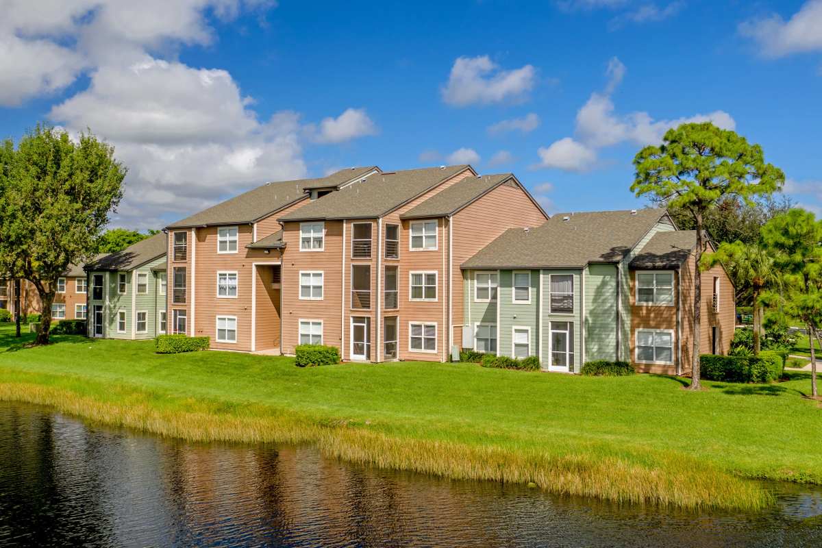 Exterior of the bujilding at Visions at Willow Pond apartments in West Palm Beach, Florida
