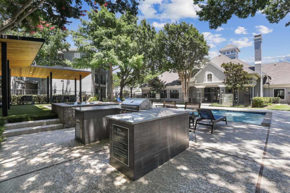 Barbeque grill at Vail Cliffside in Arlington,Texas