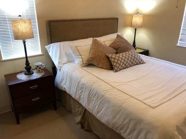 A resident bedroom at The Lakes at Banning in Banning, California. 