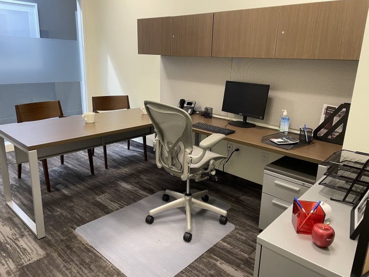 Single Person Office at Apple Suites