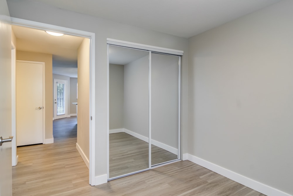 Bedroom at Heatherbrae Commons in Milwaukie, Oregon