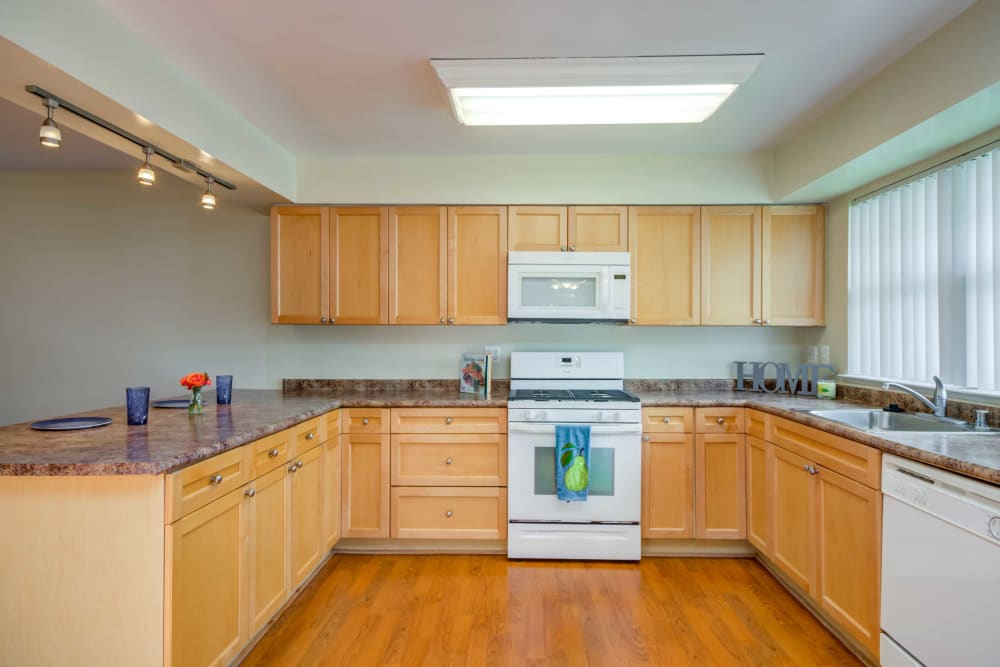 Fully equipped kitchen at Bellevue in Washington, District of Columbia