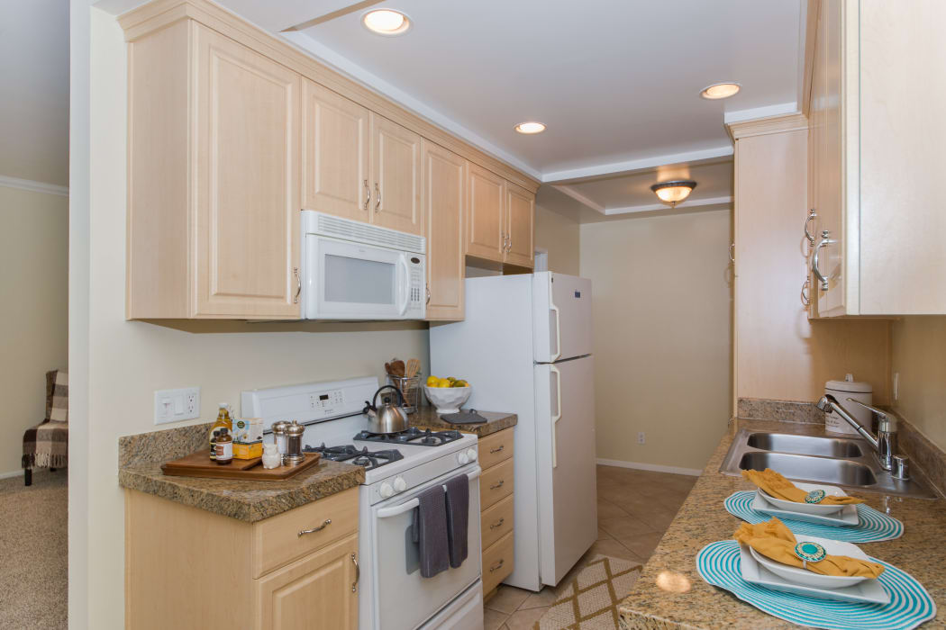 Upgraded kitchen at IMT Beverly Arnaz in Los Angeles, CA