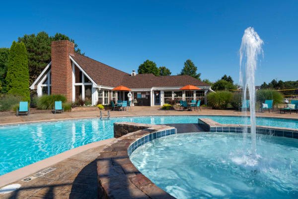 Hamptons of Cloverlane Apartments offers scenic views.