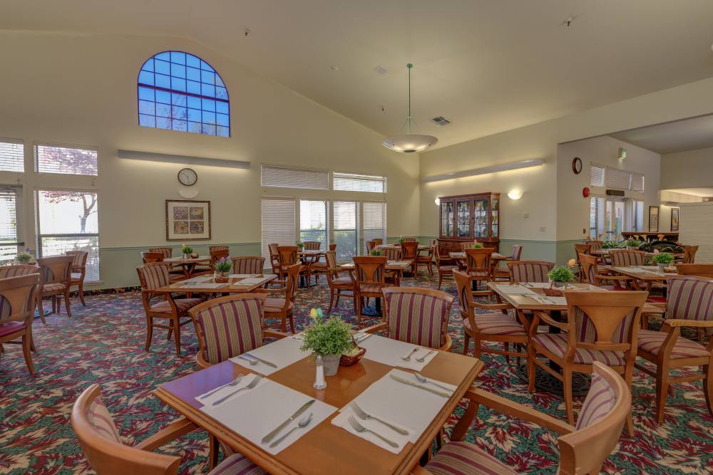 Dining area at Hilltop Commons Senior Living in Grass Valley, California