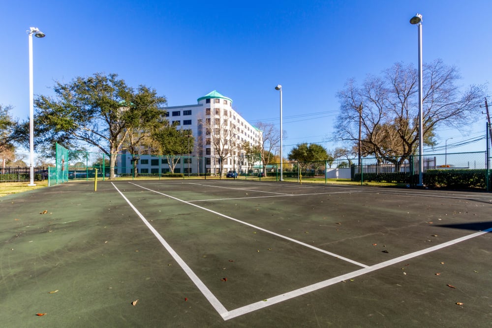 Onsite tennis courts at Clear Lake Place in Houston, Texas