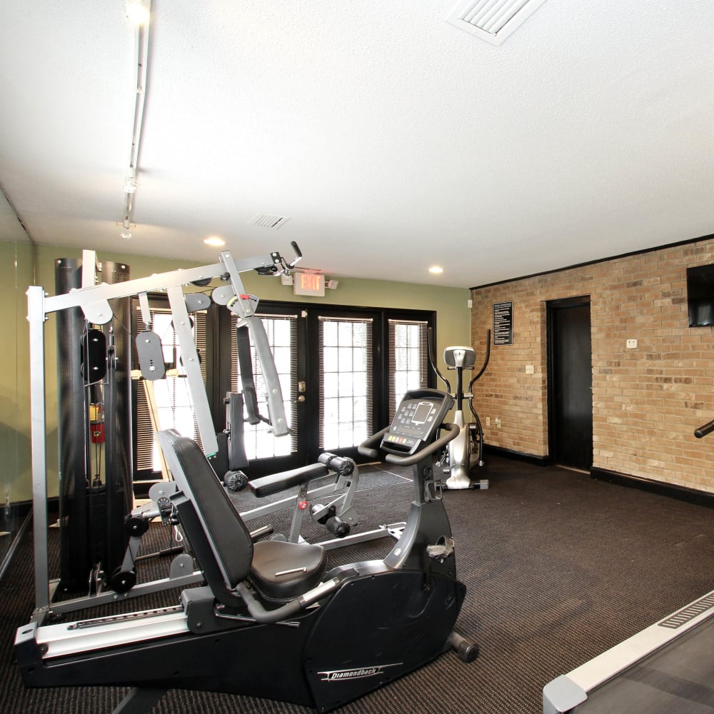 Onsite fitness center at Alturas Embry Hills in Doraville, Georgia