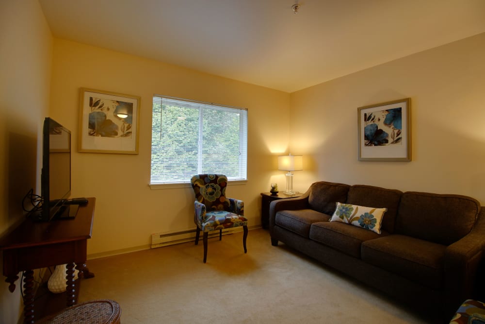 A spacious resident apartment at Patriots Glen in Bellevue, Washington. 