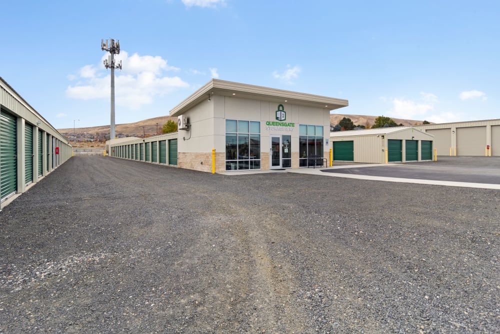 Exterior of the leasing office at BuxBear Storage Richland in Richland, Washington