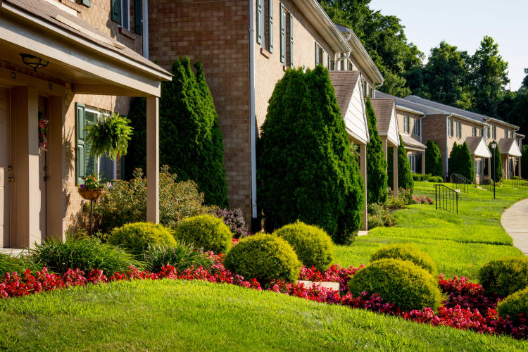 Apartment homes with manicured lawns at Marchwood Apartment Homes in Exton, Pennsylvania.