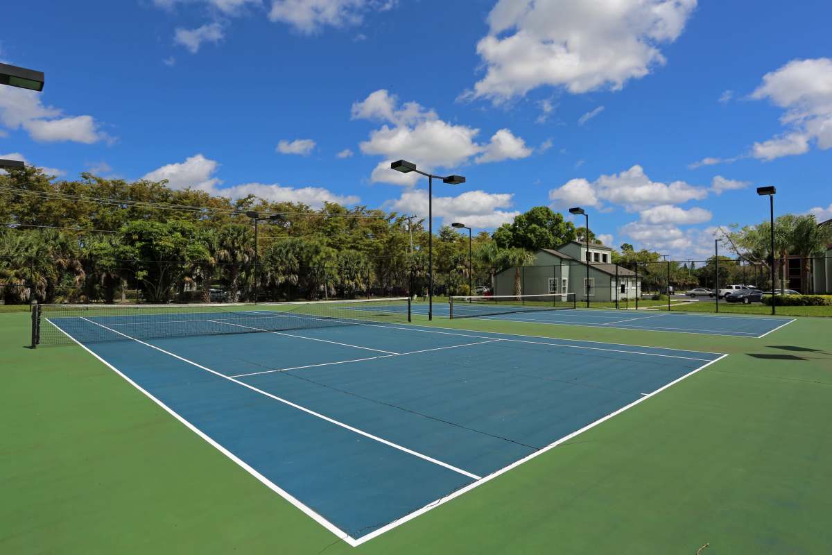 Tennis court at Visions at Willow Pond apartments in West Palm Beach, Florida
