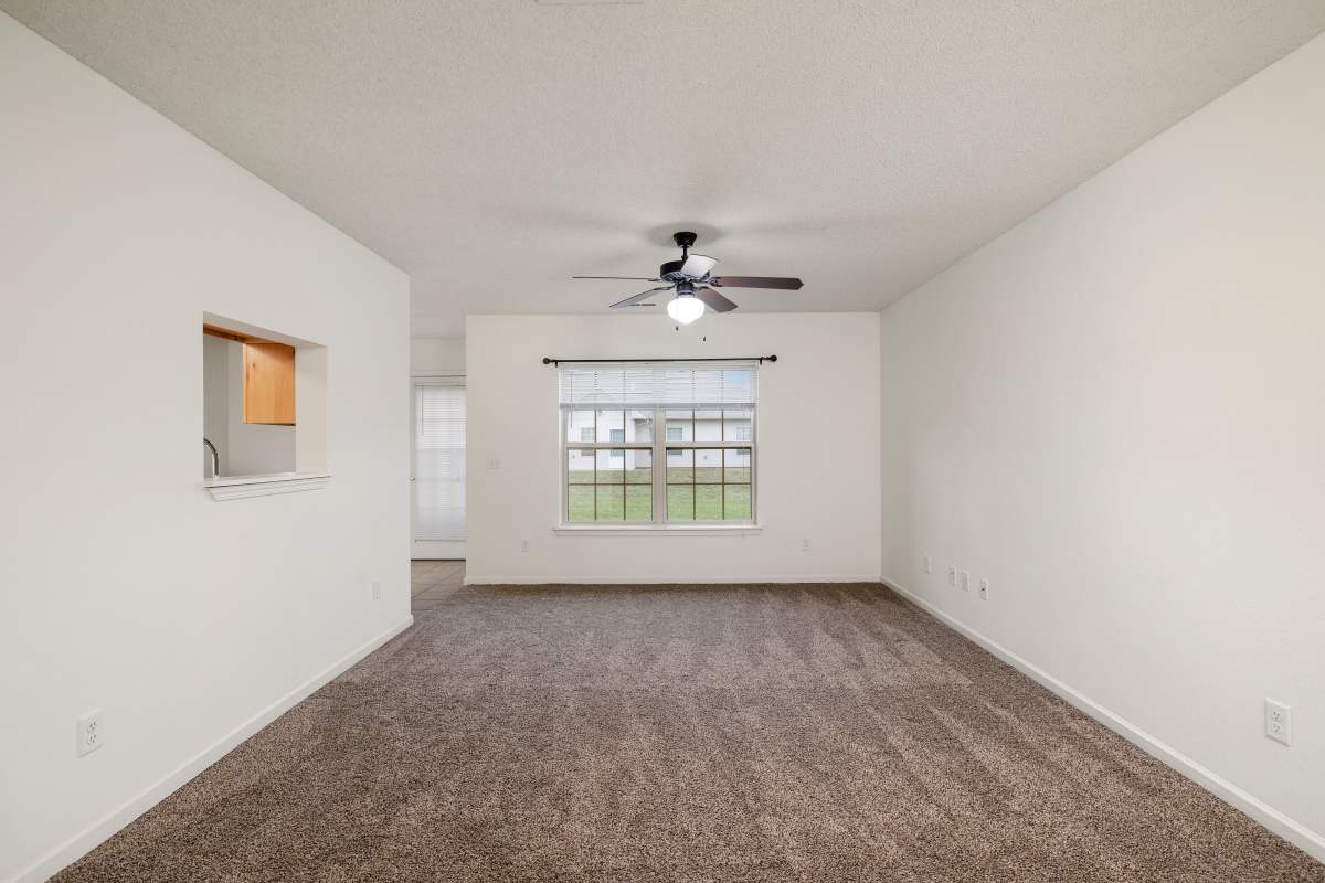 Unfurnished living area at Oaklawn Estates in Rogersville, Missouri