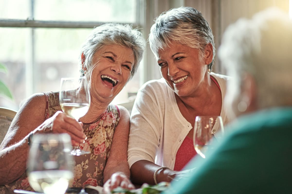 Residents dining at Worthington Manor in Conroe, Texas