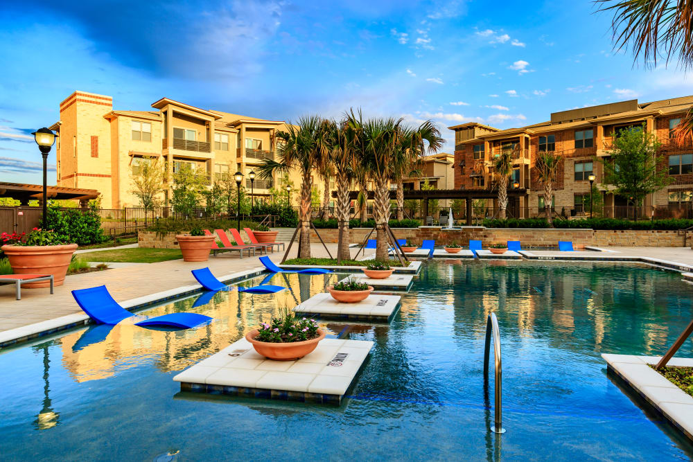 Photos of The Commons of Chapel Creek in Frisco, TX