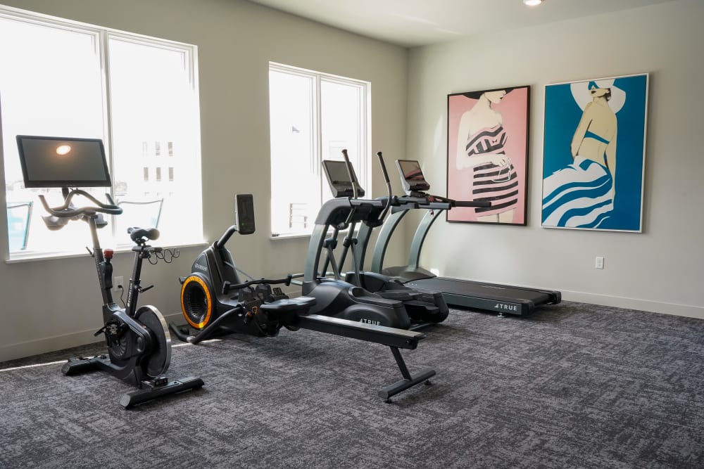 Enjoy apartments with a gym at ila Hyde Park in Cincinnati, Ohio