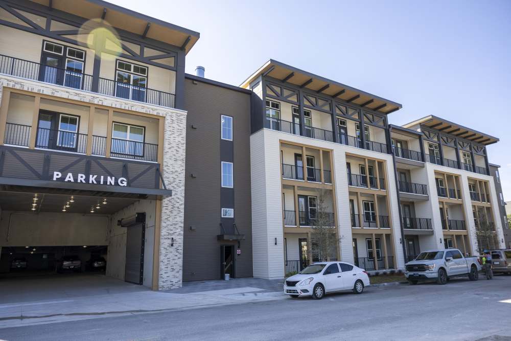 Clubhouse and parking deck at Corner on Main in Jacksonville, Florida