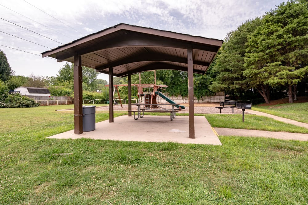 A picnic table at Meadow Wood Apartments in Smyrna, Tennessee