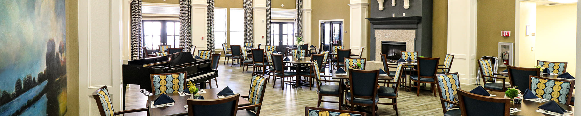 Dining at Landing at Watermere Frisco Assisted Living in Frisco, Texas