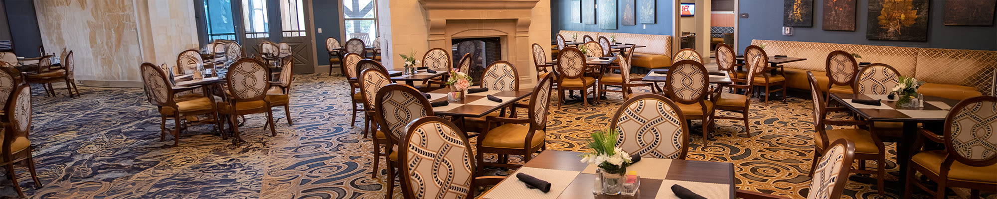 Dining at Watercrest at Kingwood in Kingwood, Texas