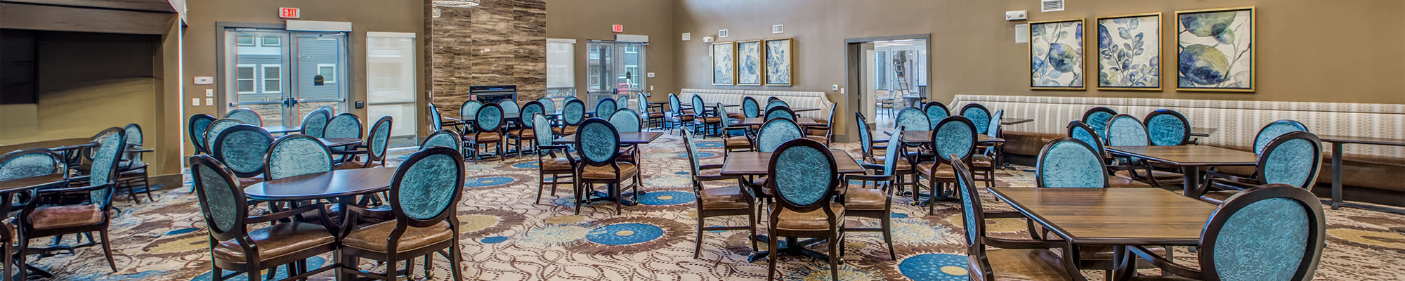 Dining at Watermere at Woodland Lakes in Conroe, Texas