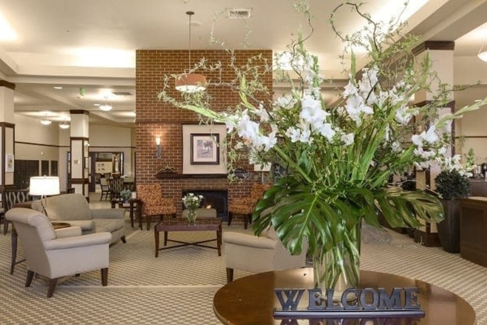 Elegant lobby and common area at Merrill Gardens at Kirkland in Kirkland, Washington