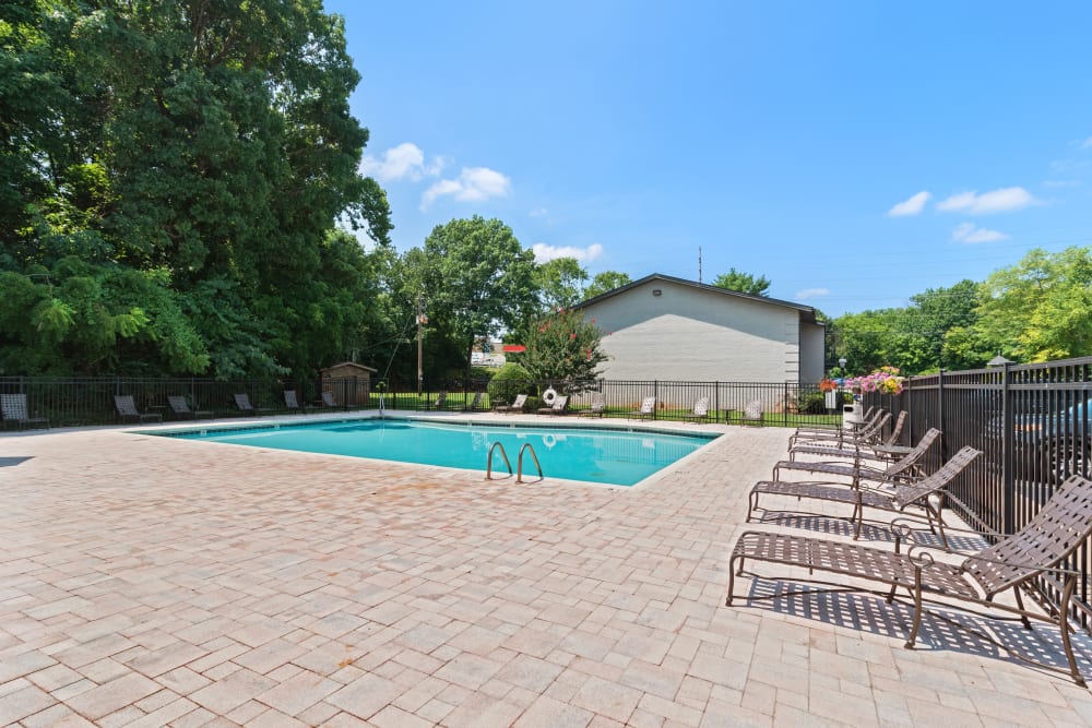 Outdoor patio with comfortable seating at Goldelm at Cedar Bluff in Knoxville, Tennessee