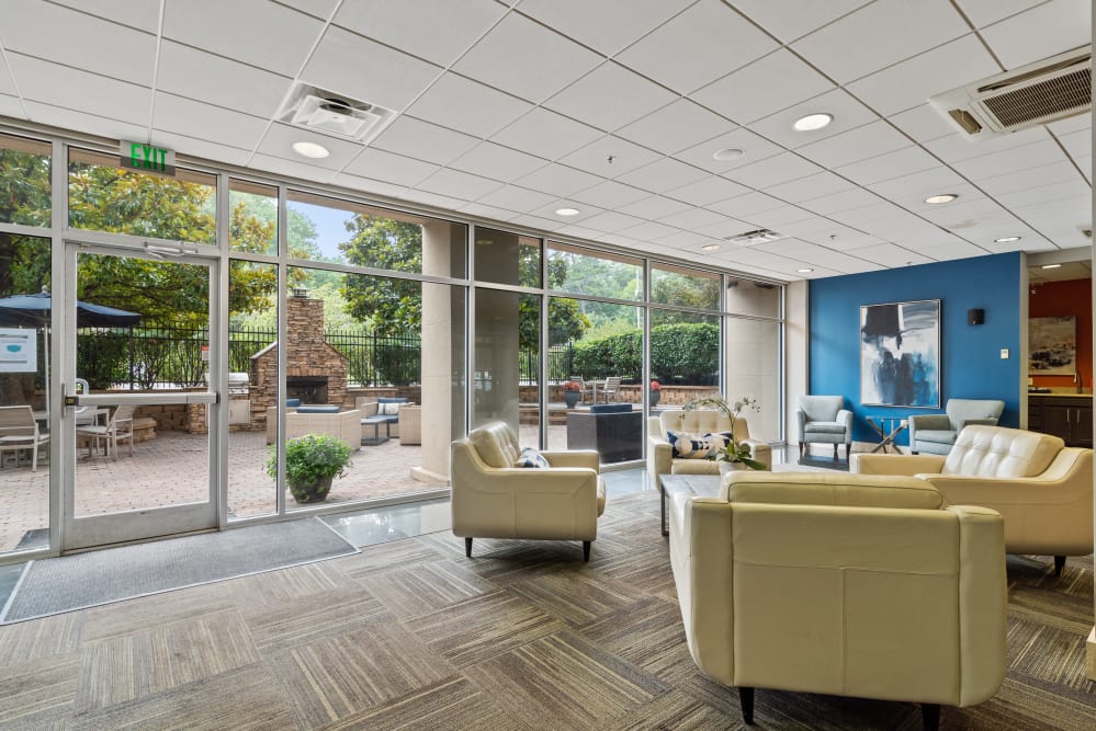 A spacious lobby with comfortable seating at Goldelm at 414 Flats in Knoxville, Tennessee