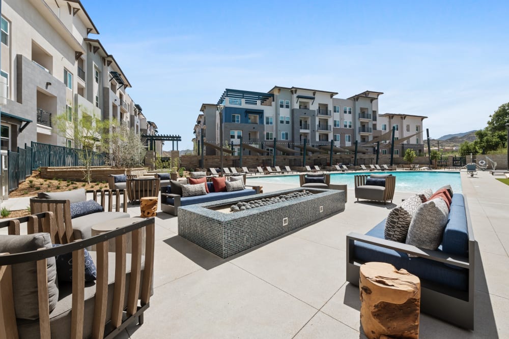 Poolside patio at Array Vista Canyon in Santa Clarita, California