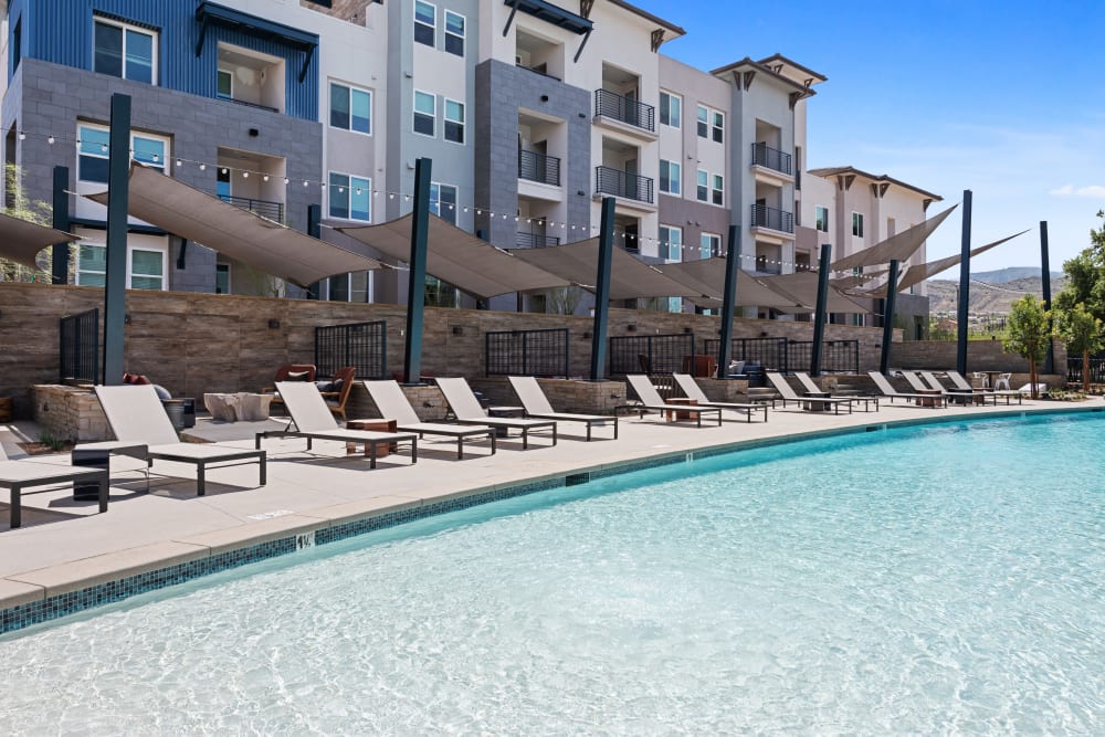 Sparkling pool and chaise lounges at Array Vista Canyon in Santa Clarita, California