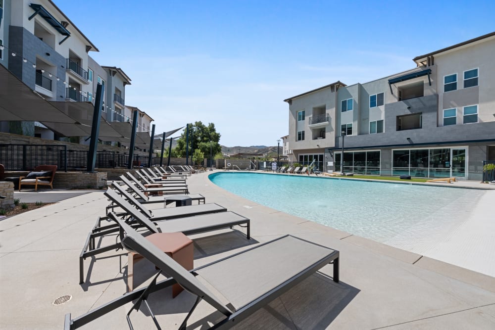 Numerous lounge chairs by the pool at Array Vista Canyon in Santa Clarita, California