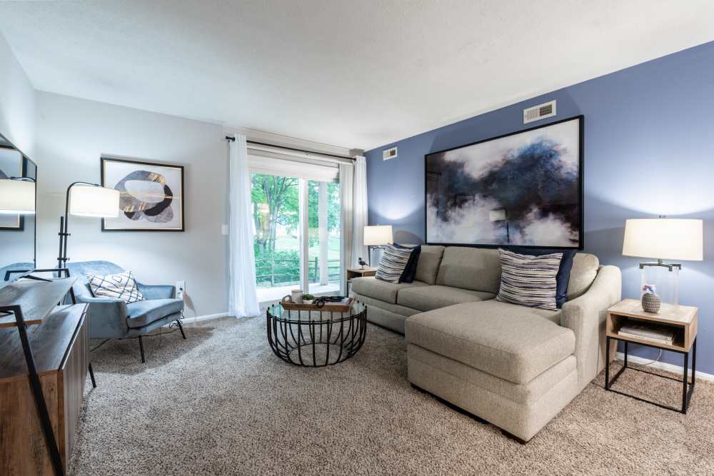 Living room at Cobblestone Grove Apartment Homes in Fairfield, Ohio