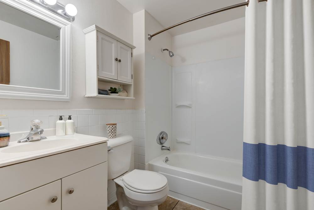 Bathroom with shower/tub combo