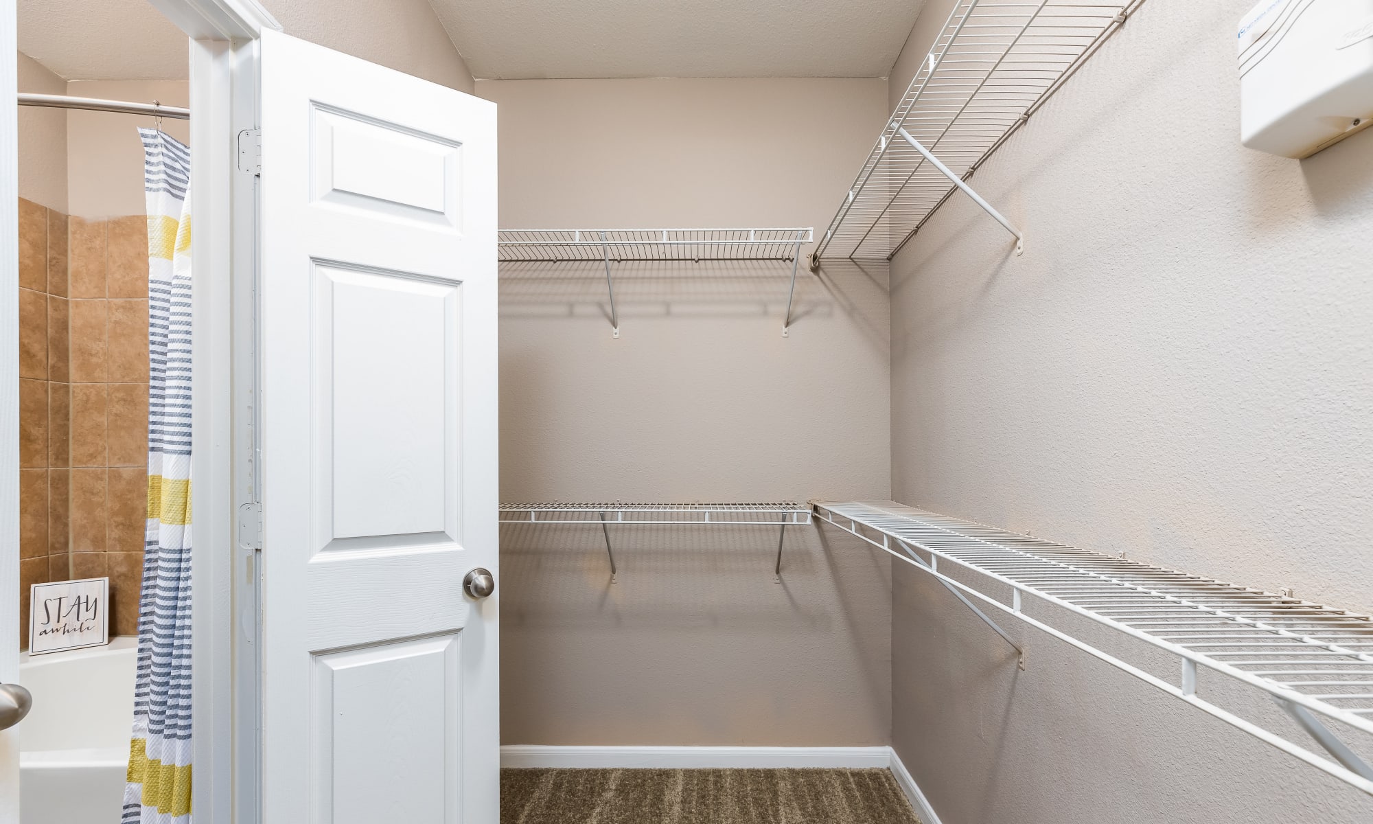 Enjoy apartments with walk-in closets at The Abbey at Grande Oaks in San Antonio, Texas