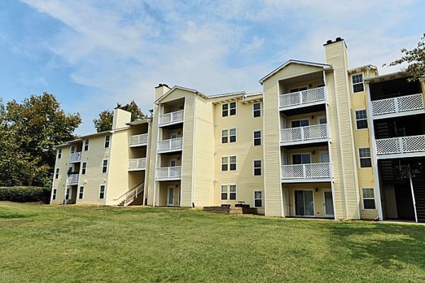 Apartments Building Exterior View at Chase Lea Apartment Homes