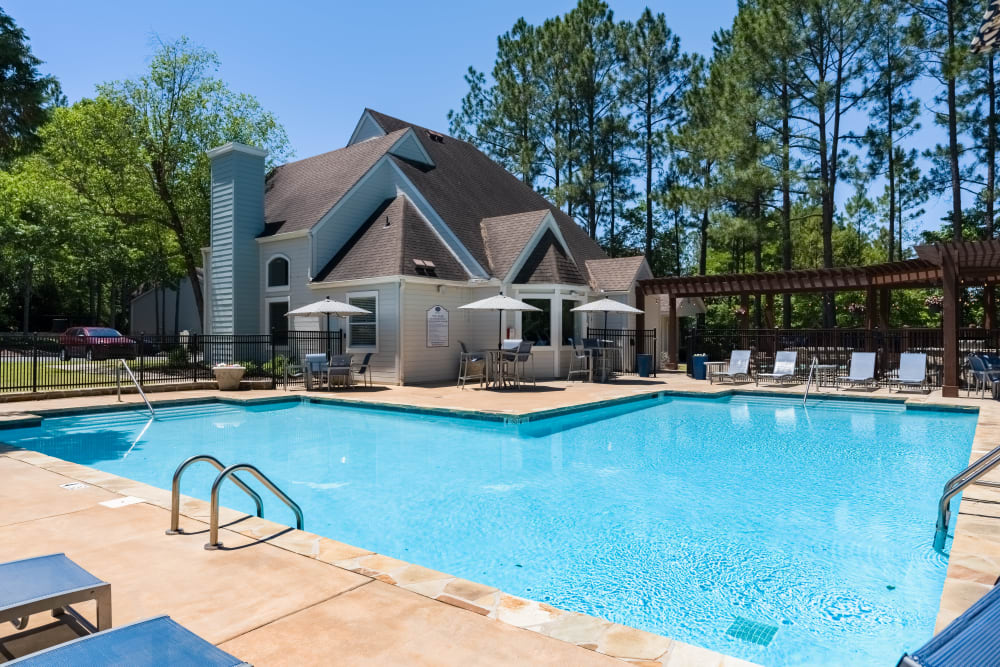 Exterior of the clubhouse and the community swimming pool at Renaissance at Galleria in Hoover, Alabama