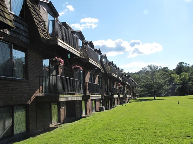 Side view apartments in Braeside Apartments in Marcellus