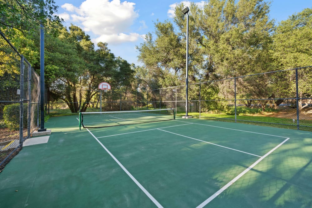 Apartments with a tennis court at Shaliko