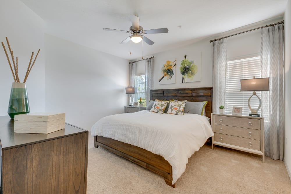 Beautiful and spacious bedroom with two windows at Champions Vue Apartments in Davenport, Florida