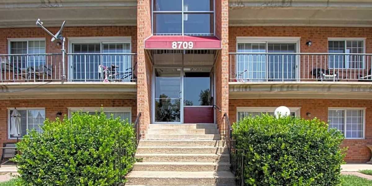 Front entrance with green hedges bordering stairs at  Signal Hill in Manassas, Virginia