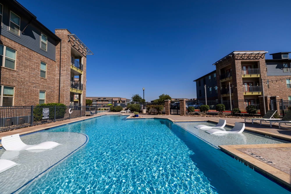In-pool tanning deck at Anatole on Briarwood in Midland, Texas