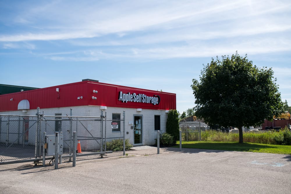 Exterior view of Apple Self Storage - Midland