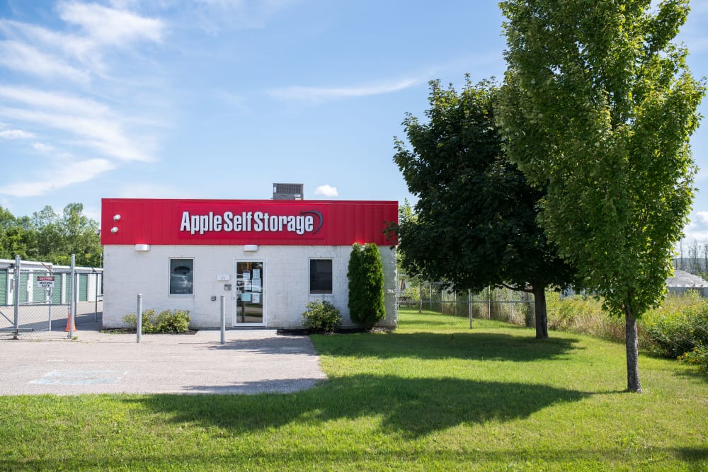 Exterior view of Apple Self Storage - Midland
