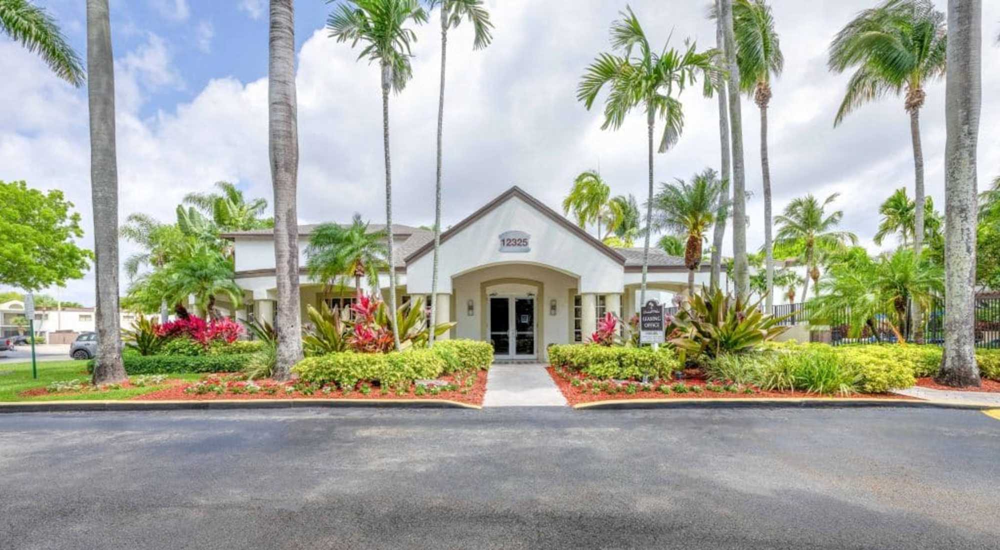 Schedule a Tour | Emerald Palms in Miami, Florida 