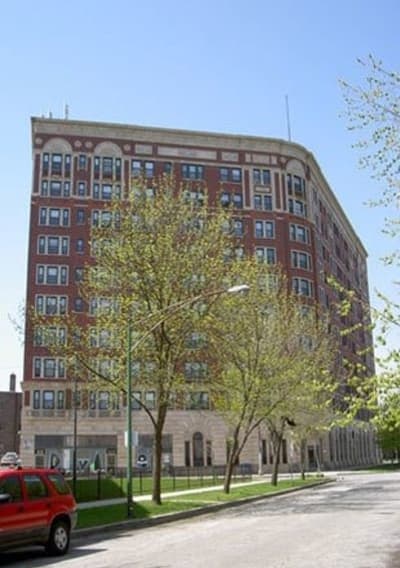 Exterior of apartments at 7100 South Shore Apartment Homes in Chicago, Illinois