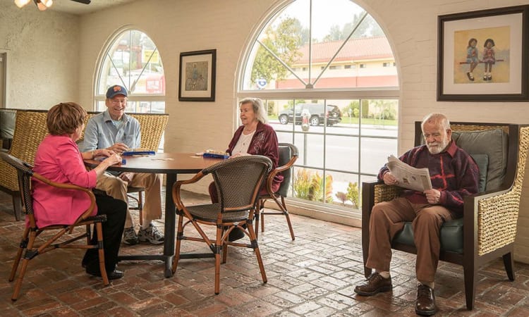 Community gathering area with plenty of seating and tables at The Commons at Woodland Hills in Woodland Hills, California